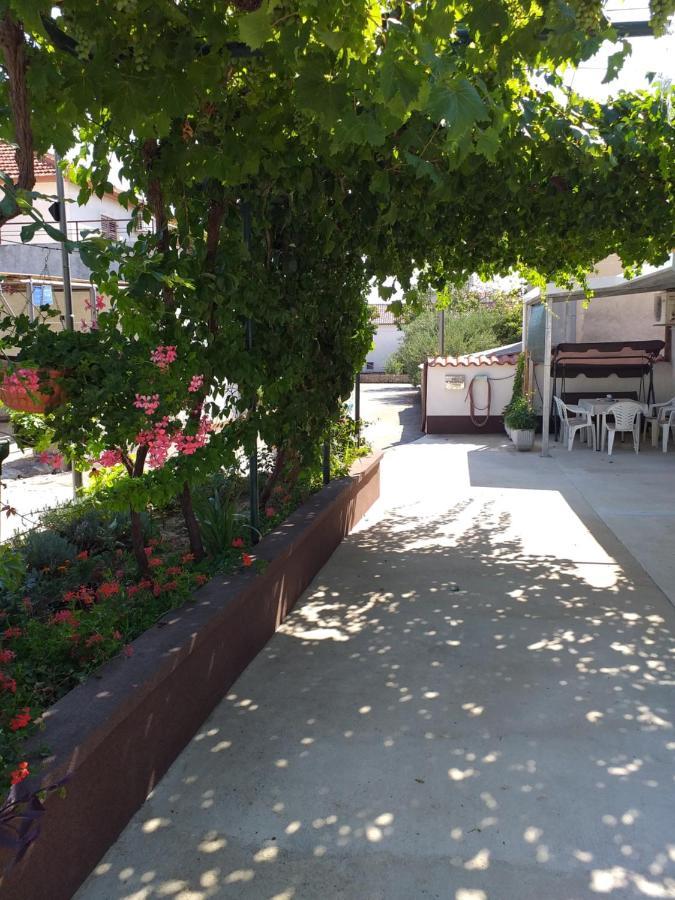 Apartments Jelicic Biograd Na Moru Bagian luar foto