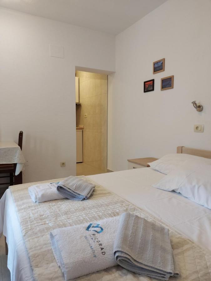 Apartments Jelicic Biograd Na Moru Bagian luar foto