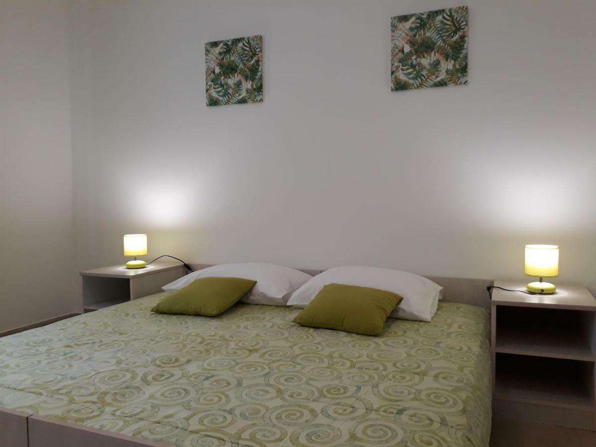 Apartments Jelicic Biograd Na Moru Bagian luar foto