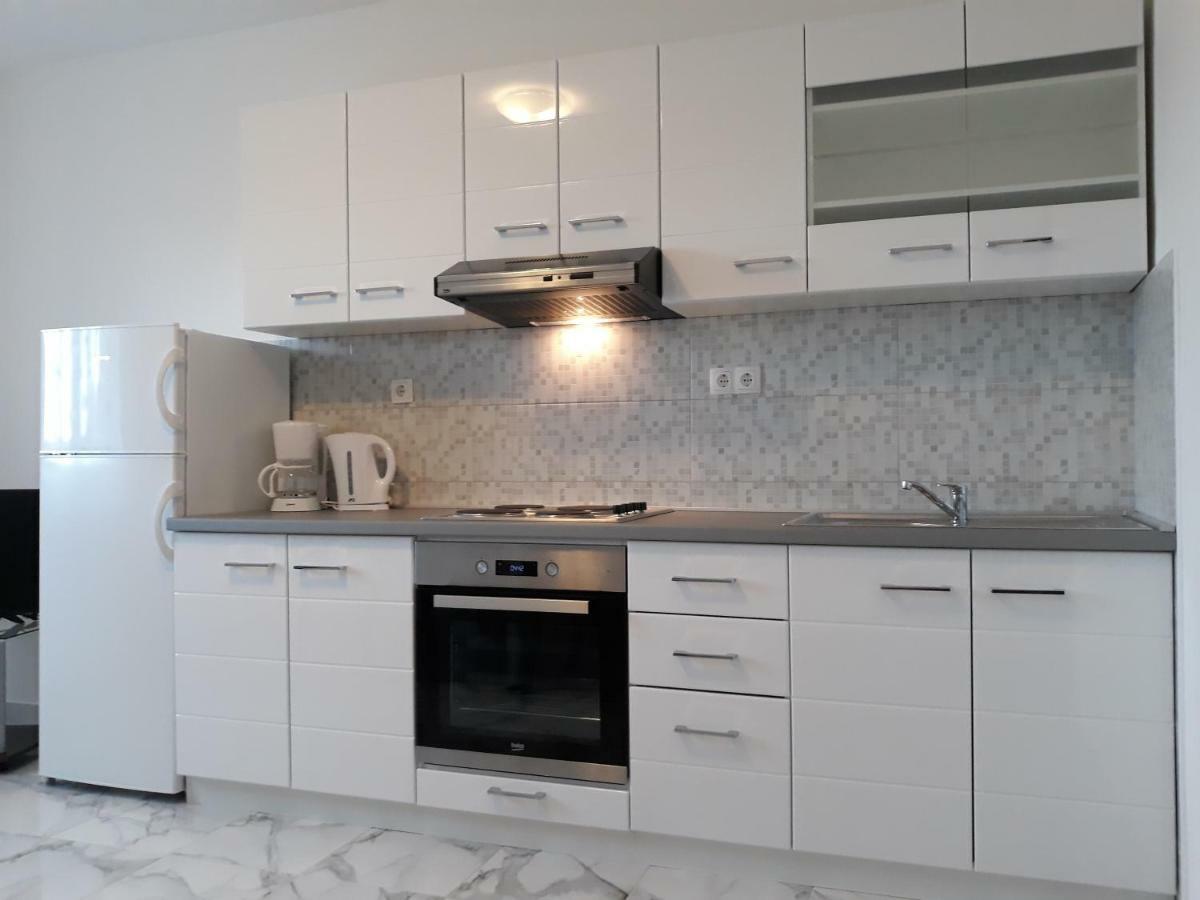 Apartments Jelicic Biograd Na Moru Bagian luar foto