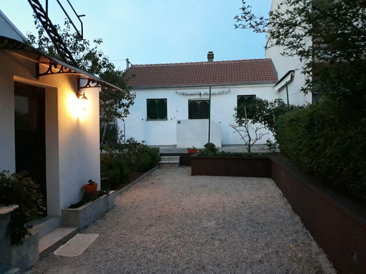 Apartments Jelicic Biograd Na Moru Bagian luar foto