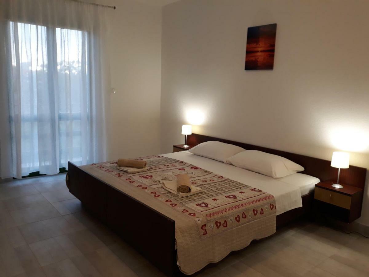 Apartments Jelicic Biograd Na Moru Bagian luar foto