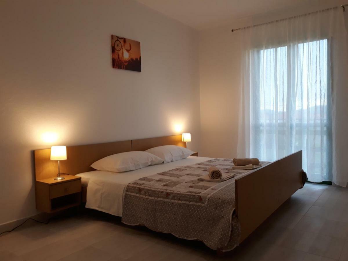 Apartments Jelicic Biograd Na Moru Bagian luar foto