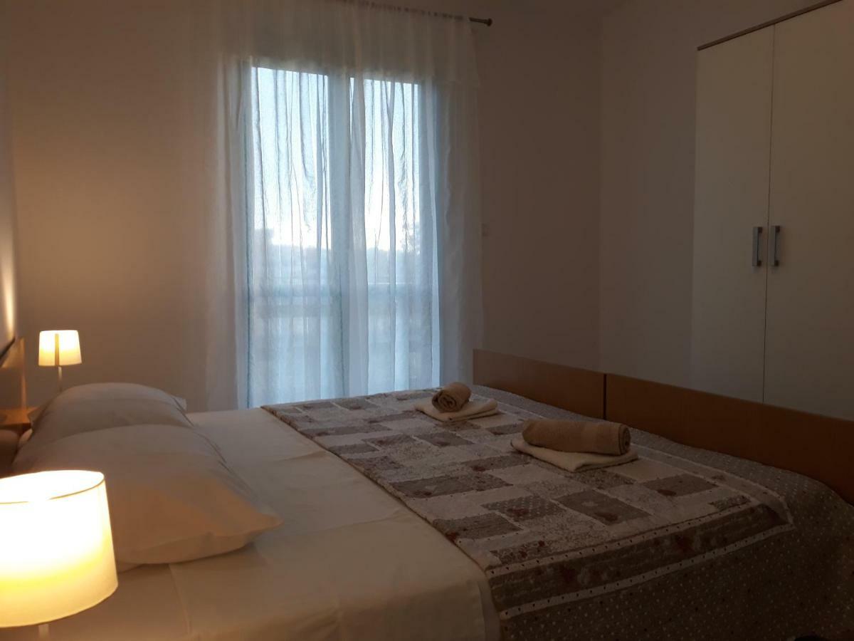 Apartments Jelicic Biograd Na Moru Bagian luar foto